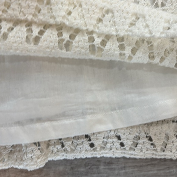 Trina Turk beaded crochet lace white sleeveless halter top Sz 6 - Picture 5 of 8